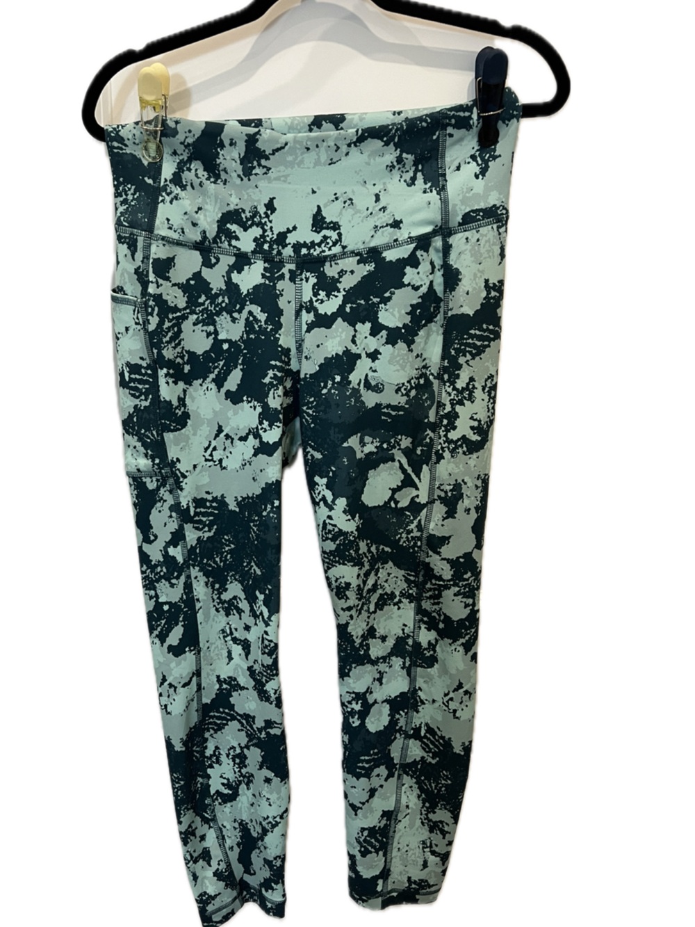 Columbia Black and Light Teal Splatter Performance Yoga Leggings Size M